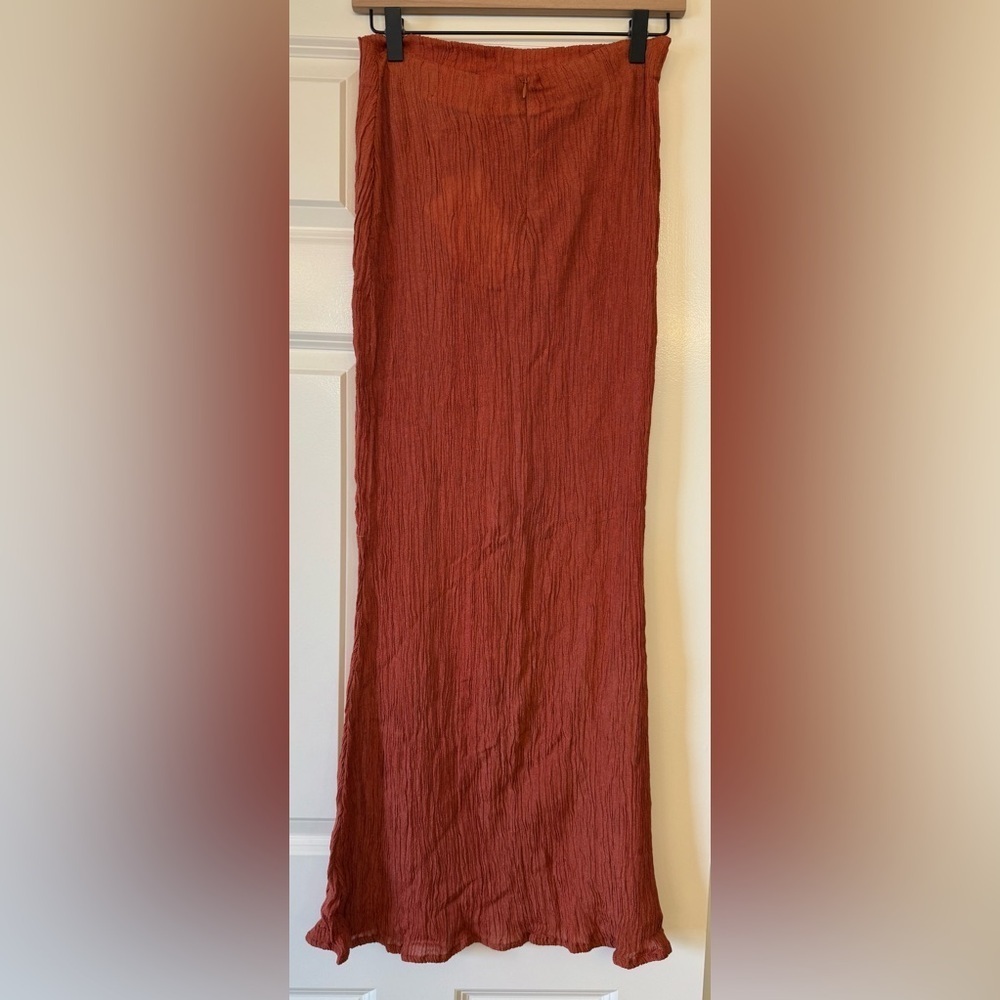 NWT Savannah Morrow Sereia Maxi Skirt in
Scarlette Peace Silk and Bamboo size XS - Picture 3 of 9